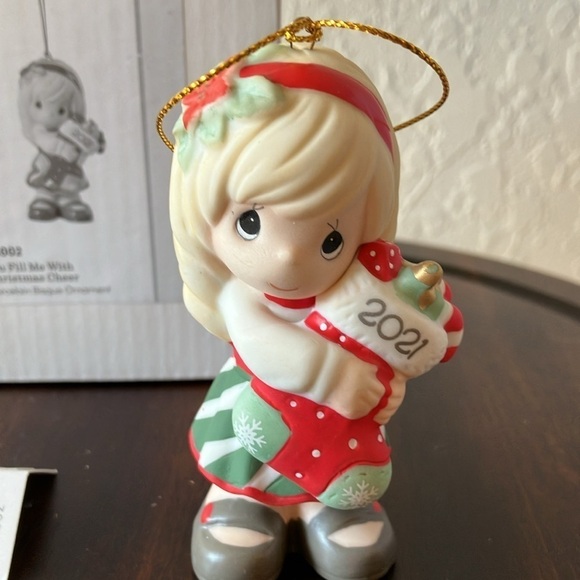 Precious Moments: Girl- You fill me with Christmas cheer- 2021 Ornament - Picture 4 of 16